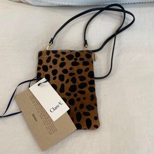 Clare V Leopard Poche